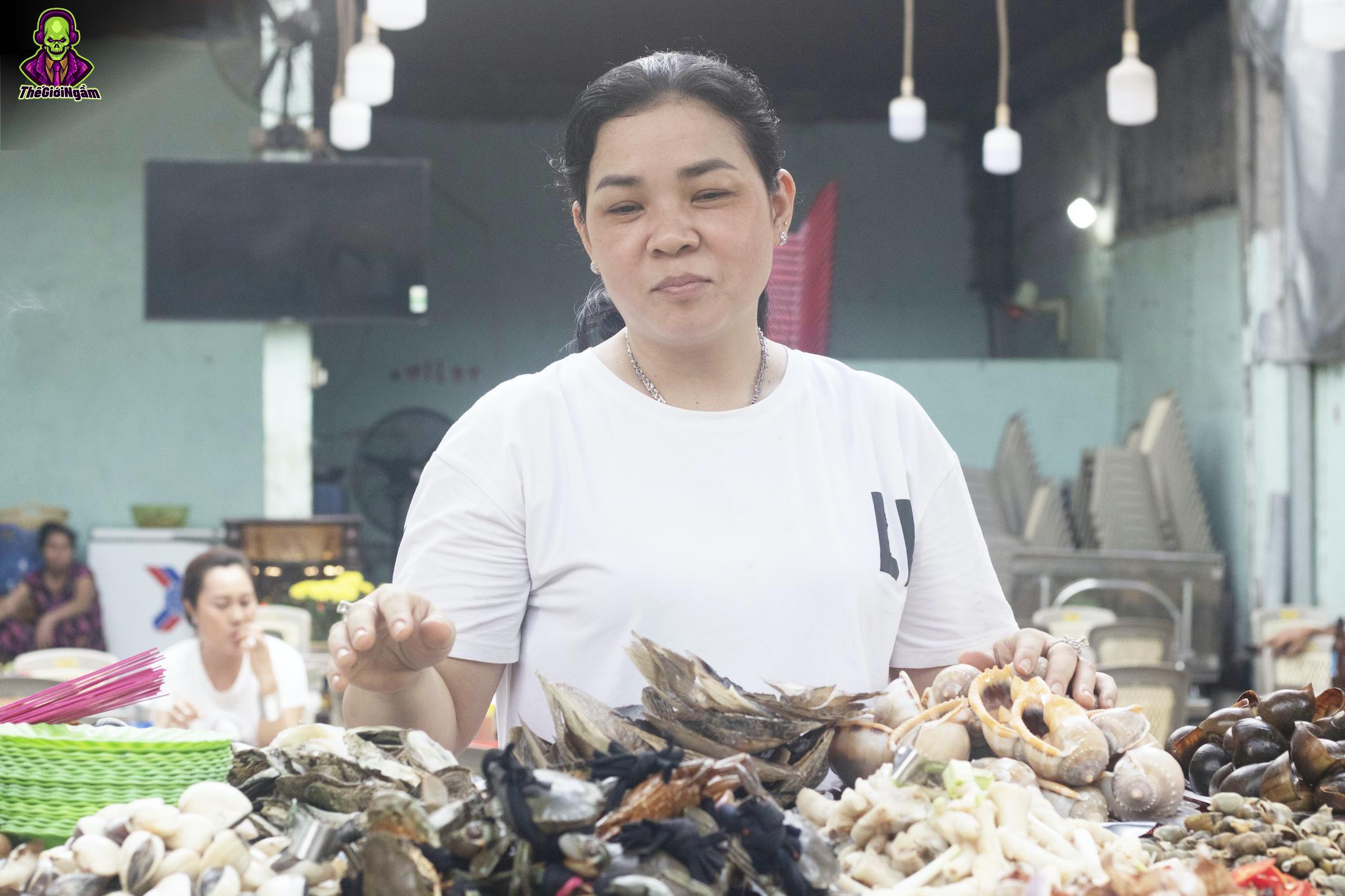 Khám Phá Quán Ốc Không Menu Ở Q.8: Điểm Tựa Của Tín Đồ Yêu Ốc