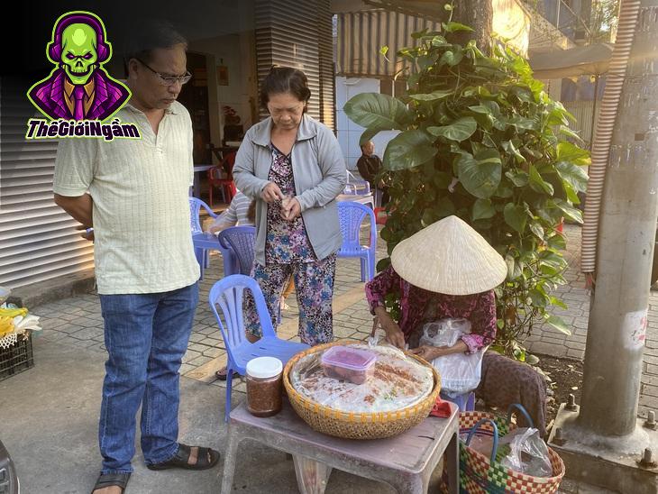 Thúng xôi nhà ga Biên Hòa và sự gắn bó với khách hàng